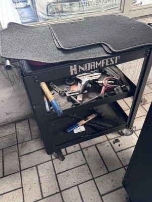 1 Transportwagen, 3-etagig mit Kleinwerkzeugen